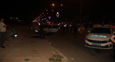 Otomobil Parka Giden Kalabalığın Arasına Daldı