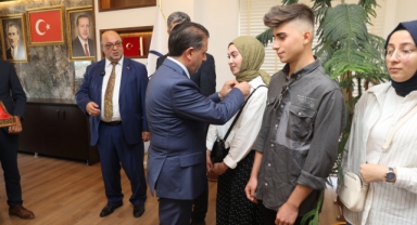Başkan Akpınar’dan Başarılı Öğrencilere Ödül