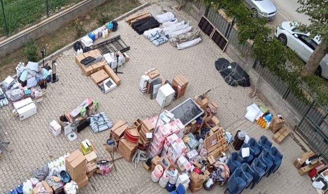 Deprem Malzemelerini Stoklayıp Satan 1'i Öğretmen 4 Şüpheli Tutuklandı