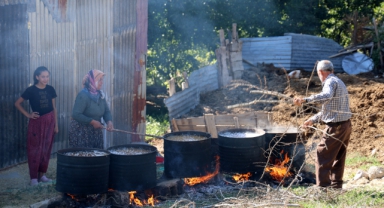Kahramanmaraş'ta Kazanlarda Kaynatılan Buğday Organik Bulgur Haline Getiriliyor