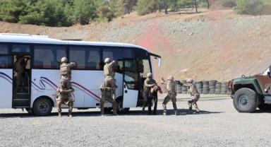 Polis Özel Harekat'tan Gerçeği Aratmayan Tatbikat