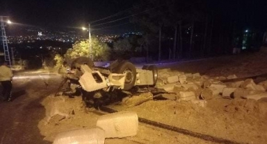 Saman Yüklü Tır Kaza Yaptıktan Sonra Yandı