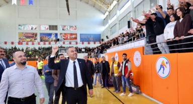 Başkan Toptaş, Cumhuriyet Spor Şöleni Futsal Finalini İzledi
