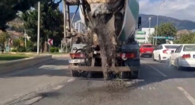 Beton Mikserinin Harcı Karayoluna Dökerek İlerlediği Anlar Kamerada