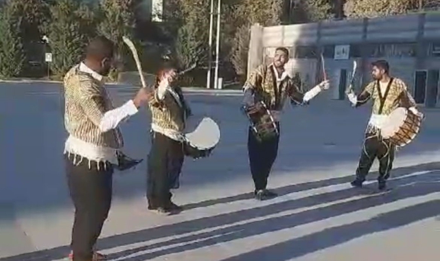 FETÖ Elebaşının Ölümünü Davul-Zurna İle Kutladılar