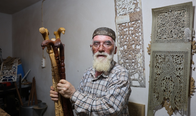 Kahramanmaraş’ta 50 Yıllık Baston Ustası Kartal Başlı Bastonlar Üretiyor