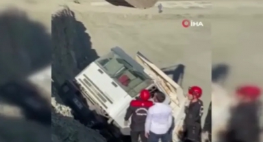 Kahramanmaraş’ta Yaralı İş Makinesinin Kepçesiyle Taşındı