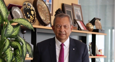 Kipaş Holding Yönetim Kurulu Başkanı Mehmet Hanefi Öksüz’e “Türkiye’nin Kahramanları” Ödülü Verildi!