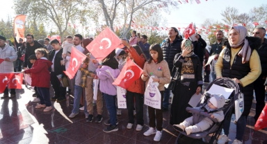 Bayrak Olayı’nın Yıl Dönümünde KAFUM Kırmızı Beyaza Büründü