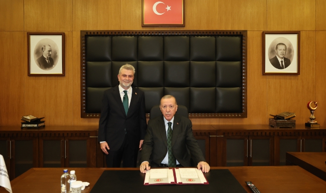 Cumhurbaşkanı Erdoğan, Büyükşehir Belediyesini Ziyaret Etti