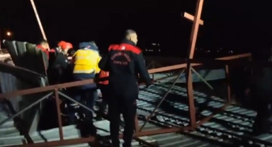 Fırtınada Üstüne Çatı Düşen Şahıs Hastanede Hayatını Kaybetti