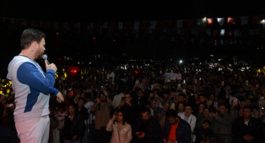 Sinan Akçıl, Şarkılarıyla Unutulmaz Bir Gece Yaşattı
