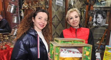 Antikacı Kadın Zorluklara Rağmen Babasının Mirasını Yaşatıyor