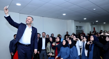 Başkan Toptaş,Önce Gençlere Destek, Sonra Müjde Verdi