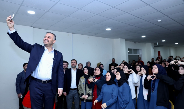Başkan Toptaş,Önce Gençlere Destek, Sonra Müjde Verdi