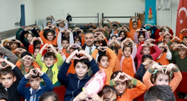 Başkan Toptaş’tan Minik Yüreklere Destek