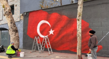 Dulkadiroğlu Belediyesi’nden Anlamlı Çalışma: Duvar Yazıları Yerini Türk Bayrağına Bıraktı