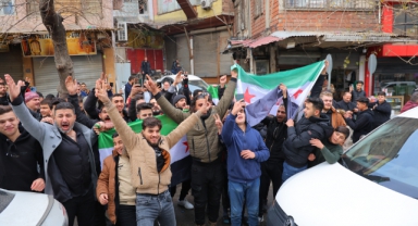 Kahramanmaraş'taki Suriyeliler Esed'ın Gidişini Kutladı