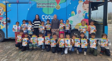 Mobil Kütüphane, Çocuklara Mutluluk Taşımaya Devam Ediyor