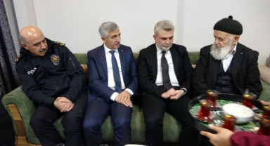 Yılbaşı Gecesi Huzurevindeki Yaşlılara Ziyaret