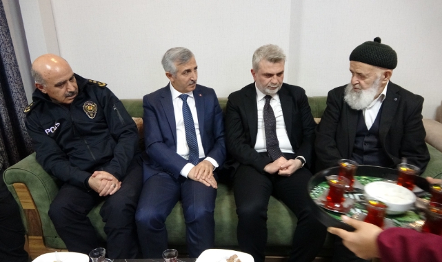 Yılbaşı Gecesi Huzurevindeki Yaşlılara Ziyaret