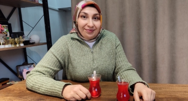 Babasına Şaka Amaçlı Yaptığı Çay Şeklindeki Mum Geçim Kaynağı Oldu