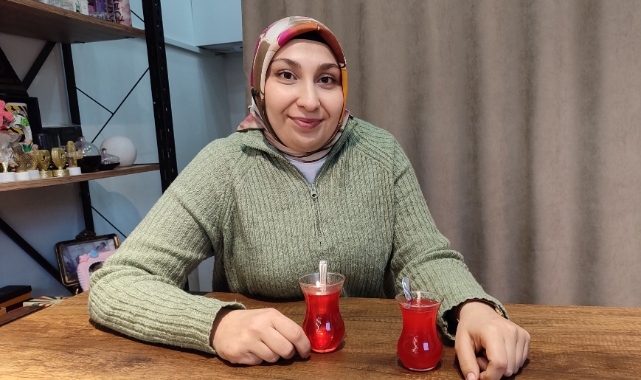 Babasına Şaka Amaçlı Yaptığı Çay Şeklindeki Mum Geçim Kaynağı Oldu