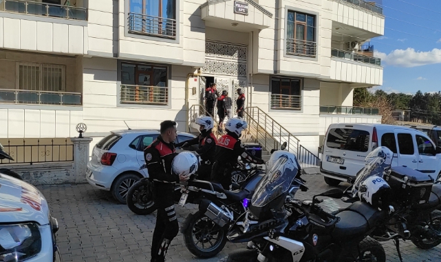 Cinnet Getiren Kadın 2 Kızını Öldürüp İntihar Etti