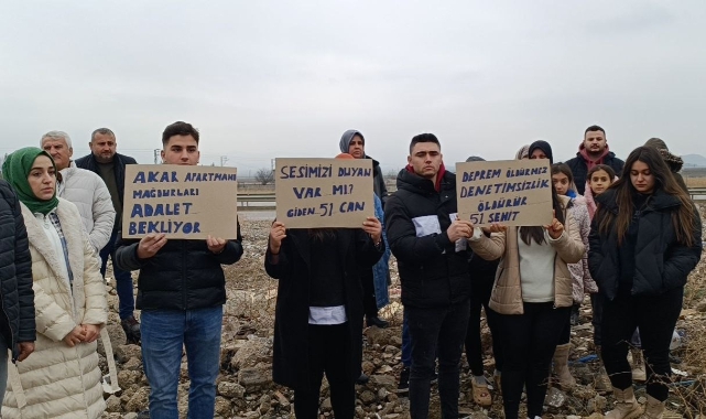 Depremde 51 Kişinin Öldüğü Binaların Müteahhidi Tahliye Edildi, Ölenlerin Aileleri Tepki Gösterdi
