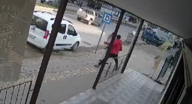 Yolda Yürüyen Kadın Saldırıya Uğradı, O Anlar Kameraya Yansıdı