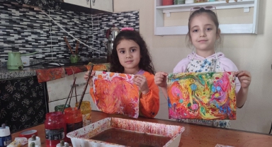 6 Yaşında Ebru Sanatına Başladı