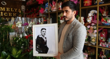 Depremin Acısını Çiçeklerle Atıyor