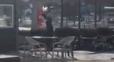 Kahramanmaraş'ta Bayrağa Zarar Verdiği Öne Sürülen Zihinsel Engelli Kadının Ailesi Açıklama Yaptı