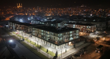 Kahramanmaraş'ta Deprem Konutları Işıklandırıldı