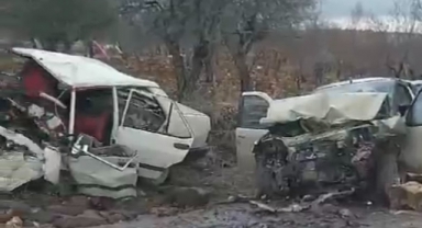 Kahramanmaraş'ta İki Otomobil Kafa Kafaya Çarpıştı: 3 Ölü