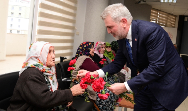 Başkan Görgel’den Bayramda Huzurevine Ziyaret