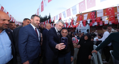 Büyükşehir’in İftar Sofrası Bu Kez Onikişubat’ta Yüzlerce Vatandaşı Ağırladı