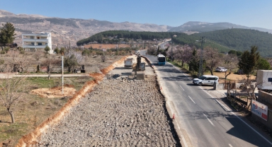 Büyükşehir, Yedikuyular ve Bertiz’e Ulaşımın Sağlayan Yolda Çalışmalarını Sürdürüyor