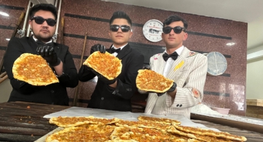 Film Çekimi Değil: Bunlar da Takım Elbiseli Fırıncılar