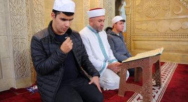 Hafızlığı Kendisi Gibi Görme Engelli Hocasından Öğrendi