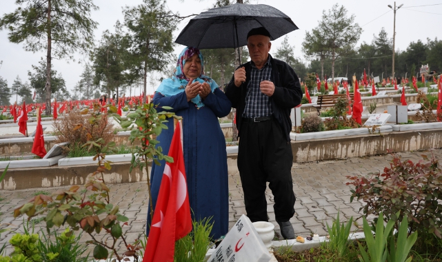 Kahramanmaraş Deprem Mezarlığında Hüzünlü Bayram