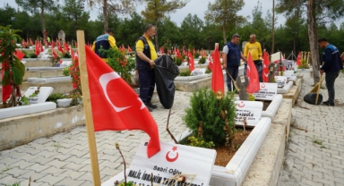 Kahramanmaraş'ta Deprem Şehitleri Mezarlığında Genel Temizlik Yapıldı