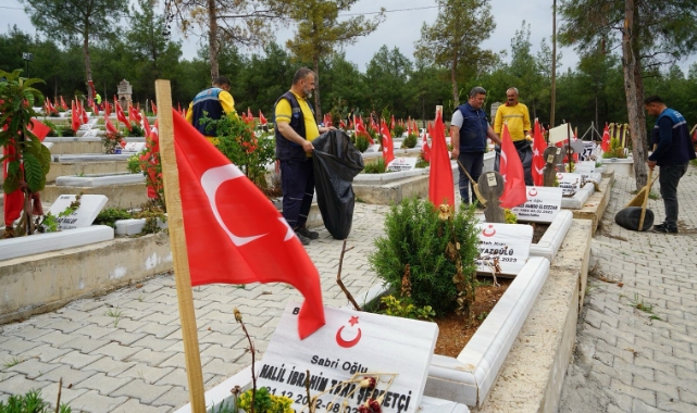 Kahramanmaraş'ta Deprem Şehitleri Mezarlığında Genel Temizlik Yapıldı