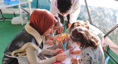 Kahramanmaraş’ta Ramazan Panayırında Çocuklar Doyasıya Eğleniyor
