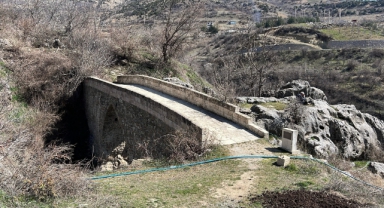 Tarihi Köprü 15. Yüzyıldan Beri Ayakta