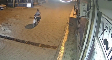 Alışverişe Girdi Motosikletinden Oldu