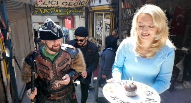 Çarşının Vazgeçilmezi Down Sendromlu Emre'ye Doğum Günü Sürprizi