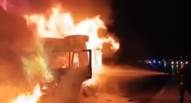 Kahramanmaraş'ta Tır Alev Alev Yandı