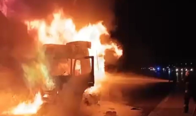 Kahramanmaraş'ta Tır Alev Alev Yandı