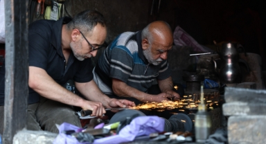 Asırlık Dükkânda Baba-Oğulun Bıçak Mesaisi